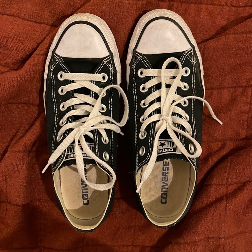 Low top black classic converse